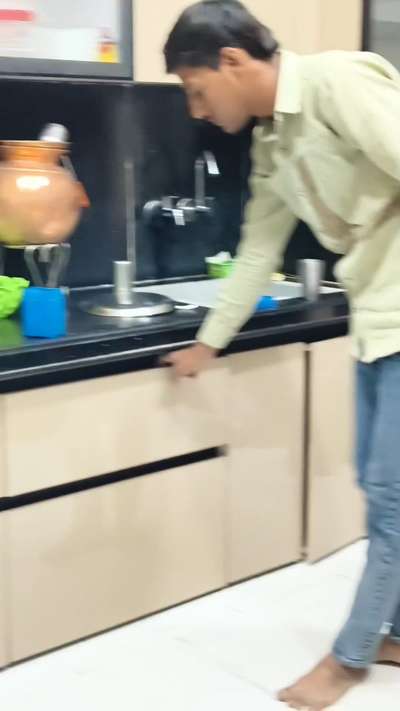 Modular kitchen finish wark 
 #madularkitchen  #LivingRoomTVCabinet  
   #KitchenIdeas   #KitchenInterior 
 #LivingRoomCarpets