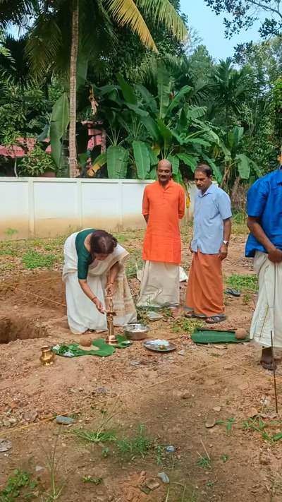 പ്രതീക്ഷയുടെ പുതിയ ഒരു പ്രഭാതത്തിൻ്റെ  തുടക്കത്തിൽ, പുതിയ ഒരു മനോഹര സ്വപ്നത്തിൻ്റെ തിരശ്ശീല കൂടി ഒരുങ്ങുന്നു.🏠💯.എറണാകുളം ജില്ലയിലെ നോർത്ത് പറവൂർ മന്നം സ്വദേശികളായ Mr.Muraleedharan Nair സാറിൻ്റെയും indira devi യുടെയും , കാലത്തിനനുസരിച്ചുള്ള പുതിയ ഒരു മാറ്റ ത്തിലേക്ക് അവർ ഞങ്ങളെ ഒപ്പം കൂട്ടുന്നു.🏠 അവരോടൊപ്പം അവരിൽ ഒരാളായി നിന്നു കൊണ്ട് ആ സ്വപ്നത്തിൻ്റെ ഉത്തരവാദിത്തങ്ങളെ ഏറ്റെടുത്തു കൊണ്ട് ഞങ്ങളിതാ നിങ്ങളെയും സാക്ഷിയാക്കി,  തുടക്കം മുതൽ ഒടുക്കം വരെ തടസങ്ങൾ ഒന്നും കൂടാതെ,വീടെന്ന ഈ സ്വപ്നം സാക്ഷാത്കരിക്കാൻ കഴിഴണെ എന്ന് ദൈവത്തോട്  പ്രാർത്ഥിച്ചു ,കൊണ്ട് കാരണവന്മാരെ സ്മരിച്ചു കൊണ്ട് ഞങ്ങൾ ആരംഭിക്കട്ടെ, ഒപ്പം നിങ്ങളുടെ സ്വപ്നങ്ങളും ഉടനെ പൂവണിയട്ടെ.💯🏠 #
 #newproject