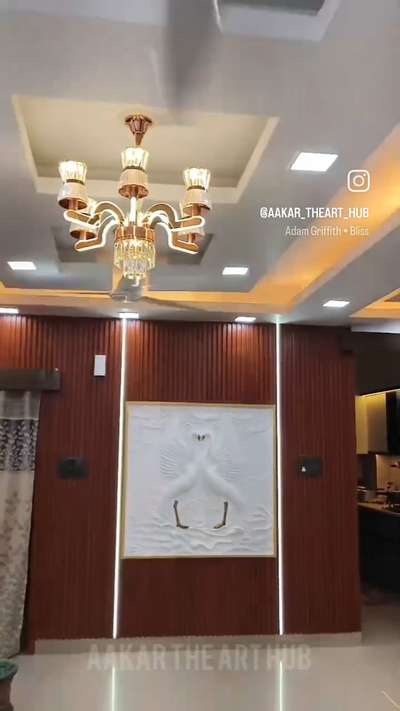 In Vastu Shastra, a pair of swans is considered a symbol of love, loyalty and purity. Keeping it in the house increases love between husband and wife, brings happiness and peace in the house and transmits positive energy. 
Importance of a pair of swans: 
Symbol of love and loyalty: 
Swans are known to live with the same partner for a lifetime, so they are considered a symbol of love and loyalty. 
Positive energy transmission: 
Keeping a picture or statue of a pair of swans in the house leads to the flow of positive energy and removes negative energy. 
Happiness and peace: 
Keeping a pair of swans in the house maintains happiness and peace in the house and increases love among family members. 
Sweetness in married life: 
Putting a picture or statue of a pair of swans in the bedroom increases love and understanding between husband and wife. 
Economic prosperity: 
According to some beliefs, keeping a pair of swans in the house also brings economic prosperity. 
 Direction to place a pair o