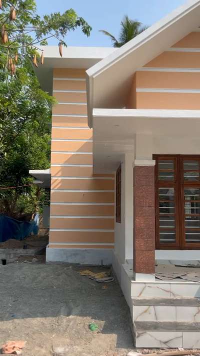 1010 sqft യിൽ കിടിലം വീട് ✨🤍
2ബെഡ്‌റൂം fully attached bathrooms വിശാലമായ കിച്ചൻ  വർക്ക്‌ ഏരിയ  separate living and dinning  എല്ലാ സൗകര്യങ്ങൾ ഉള്ള ഒരു കൊച്ചു വീട് നിങ്ങൾക്കും സ്വന്തമാക്കാൻ സാധിക്കും 🤍✨🙌🏻 full video in profile 
All kerala available 😍