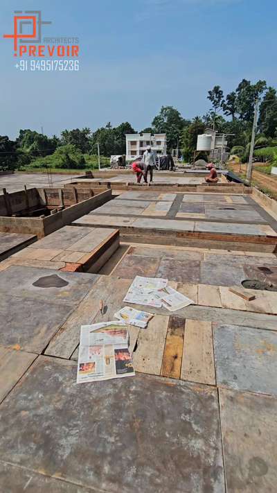 Reinforcement reveal 🚧 
Before and After from shuttering to steel perfection ✨️
.
.
.
.
#ConstructionDiaries #constructionexcellence #buildingwithpassion #ArchitectsOfKerala #keralahomesdesign