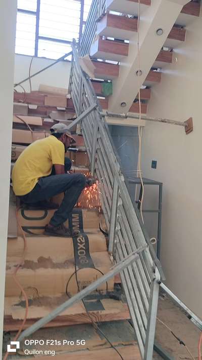കുറഞ്ഞ ചിലവിൽ stair hand rail 
ഇതുപോലെയുള്ള വർക്കുകൾ ചെയ്യുവാൻ ഞങ്ങളെ വിളിക്കുക  #stairhandrail  #lowbudget  #Kollam #varkkala