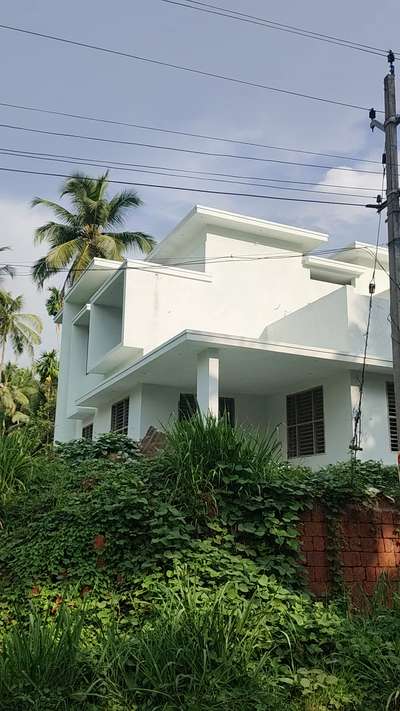 #kaserkode കാസർകോട് ജില്ലയിൽ വൈറ്റ് സിമന്റ് സ്പ്രേ ചെയ്ത വീട്