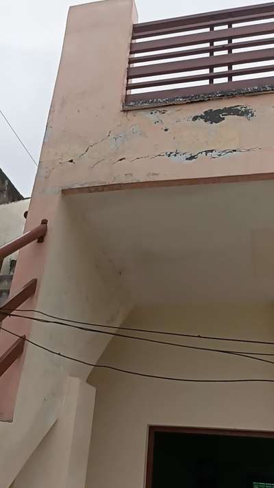 Naya roof bana hai jispe tiling work karaya gaya hai, barish ke mausam me pani aa gaya niche , 
kripya guide kare isako kaise sahi kar sakte hai aur koi gurgaon me ho to contact kare