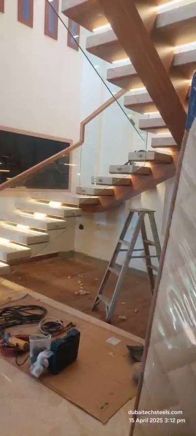 #glasshandraill 
@palakkad 
#woodhandrails
www.dubaitechsteels.com