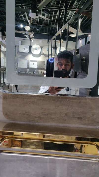 LED MIRROR
Sizes: 24x18,24x24,24x30
9061953399