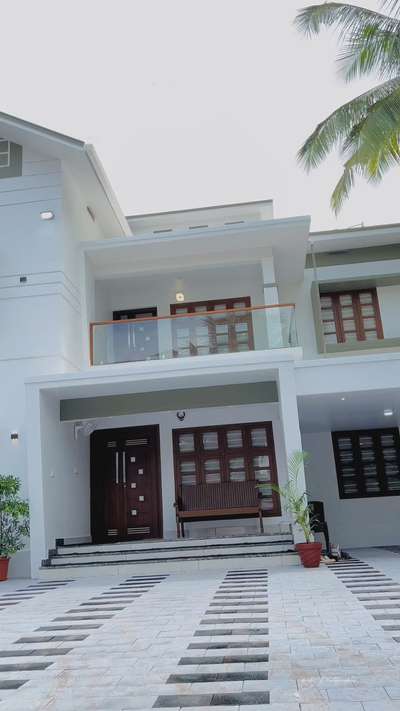 I am extremely happy to be a part of fulfilling the dream of the family.(Rishan wandoor)
Wood Dale interiors : 9447751993