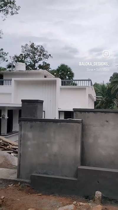 compound wall construction in progress.....!
.
.
 #compoundwalldesign #constructioninprogress #constructionsite #keralahousedesigns #budgehomes #compoundwall