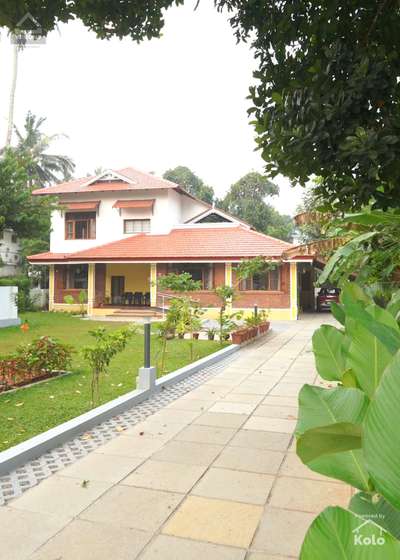 3000 Sq.ft/5BHK/Traditional style
/Two storey/Thrissur

Project Name: Rama Pisharody's 5 BHK Traditional Home
Storey: Two
Total Area: 3000 sqft
Bedrooms: 5
Elevation Style: Mix of Kerala Traditional and North Indian Architecture 
Location: Kuttur, Thrissur
Completed Year: 2023

Cost: 1.5 cr
Plot Size: 25 Cent

#keralatraditional #twostorey #5BHK #3000SqftHouse