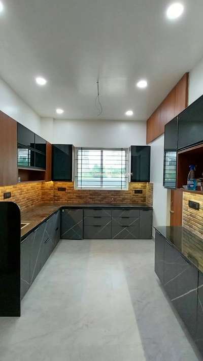 #carpanterwork  #WoodenKitchen  #furnitureworkvideo  #furnituremanufacturer  #profilemodularkitchen  #WoodenKitchen