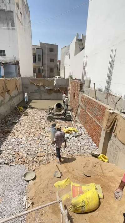 basement flooring done!!
📍 vaishali nagar west, jaipur,rajasthan 
.
#basementdesign #floorinstallation #constructionmanagement #siteengineer #civilconstruction #jaipurarchitects #turnkeyprojects #jaipurlove #buildingdesign