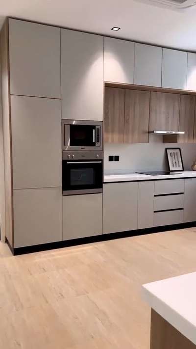 #ModularKitchen  #LargeKitchen  #ClosedKitchen  #LShapeKitchen  #KitchenCabinet  #partitiondesign  #InteriorDesigner  #homeinteriors  #HomeDecor  #homeinteriordesign